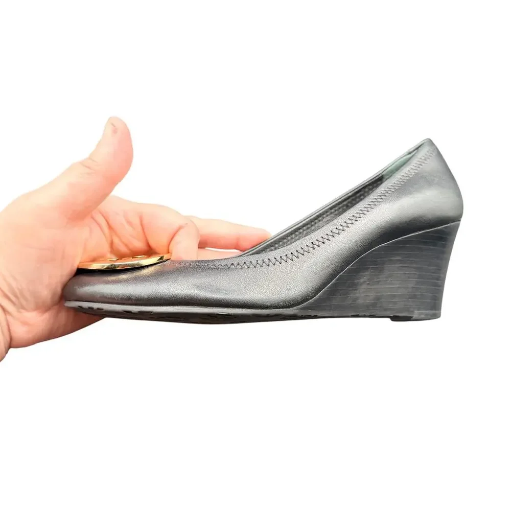Tory Burch Black Leather Wedge Pumps Gold Logo Size 6.5